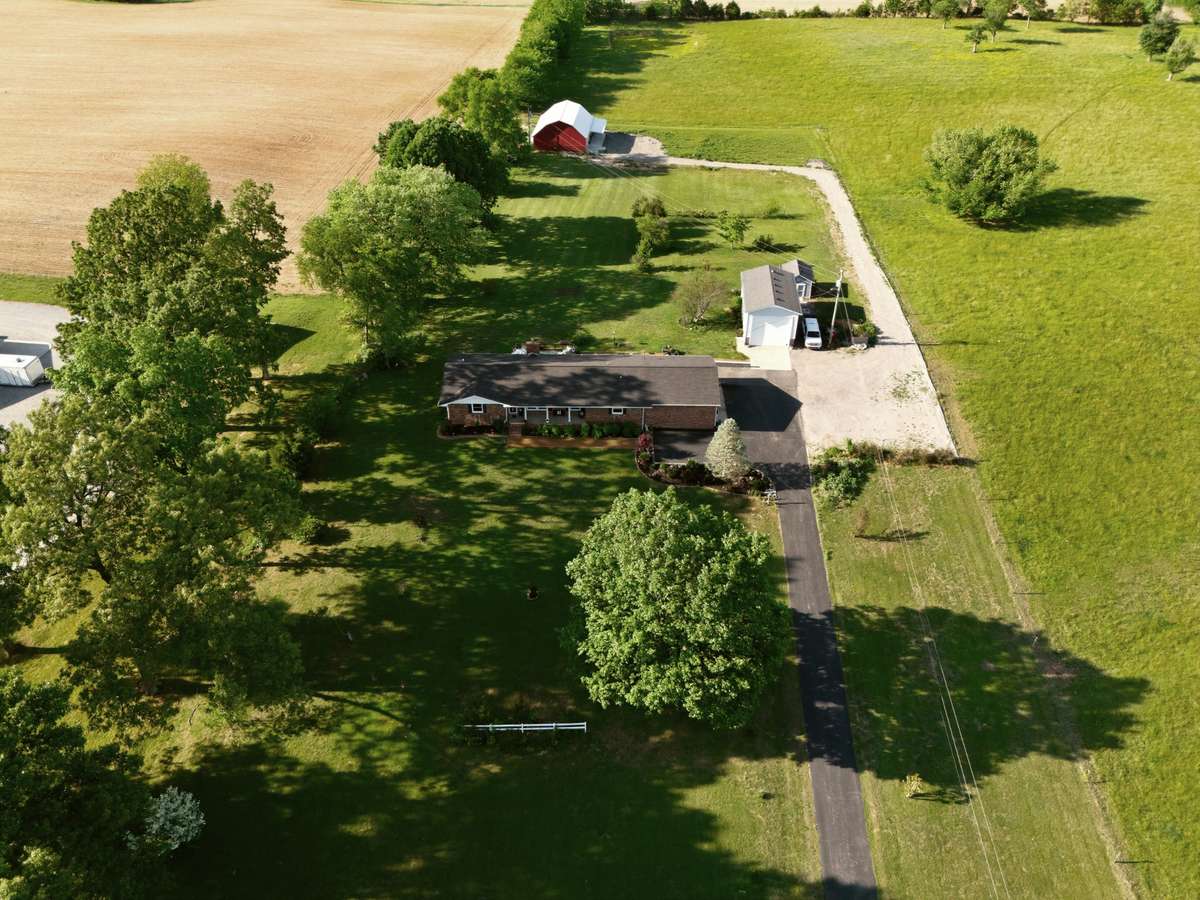 5843 Highway 41 #N, Cedar Hill, TN 37032