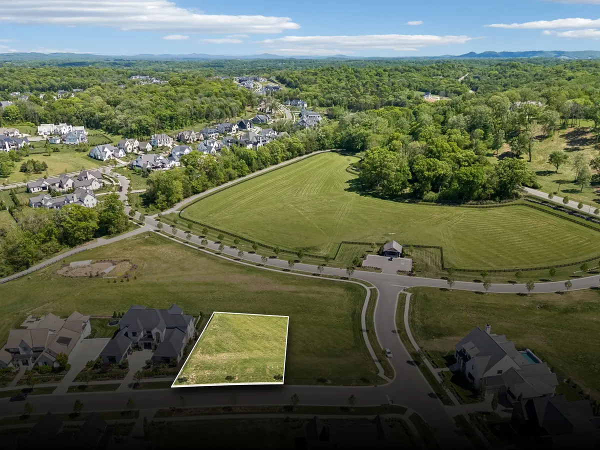 9004 Passiflora Ct, College Grove, TN 37046