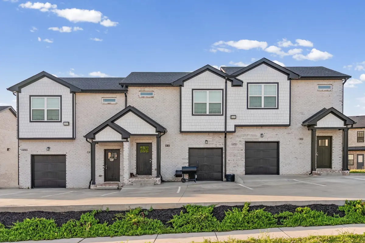 1170 Meadowhill Ln, Clarksville, TN 37043
