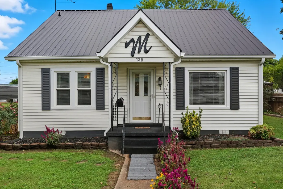 135 Main St, Mc Ewen, TN 37101