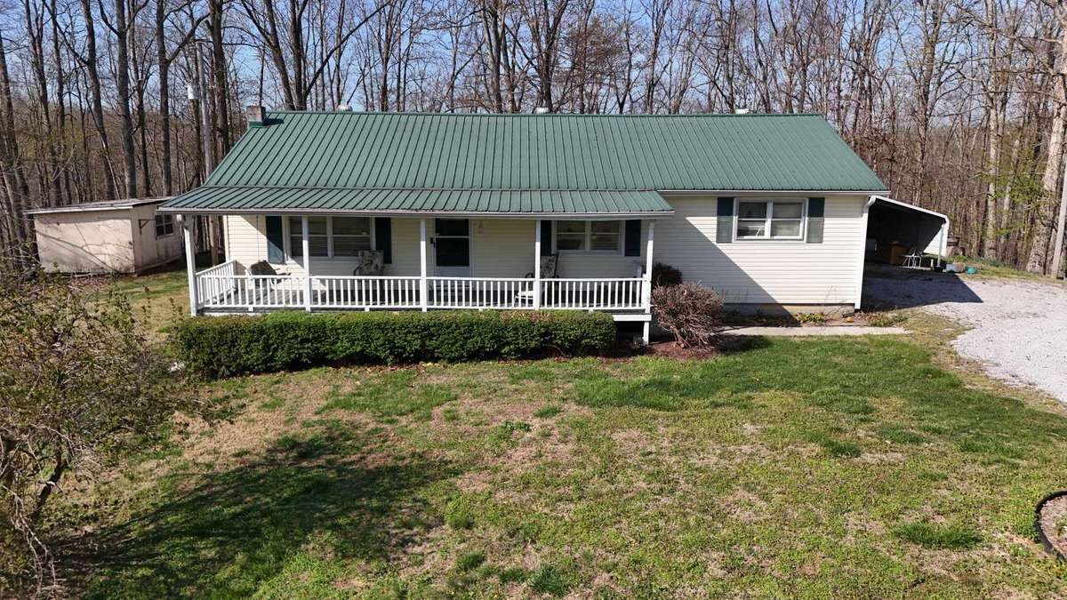 214 Dont Care Ln, Celina, TN 38551
