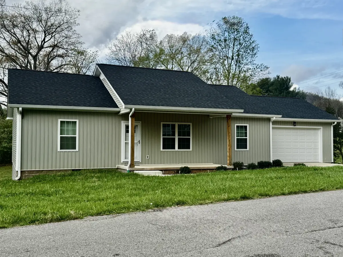1366 Hidden Valley Rd, Livingston, TN 38570