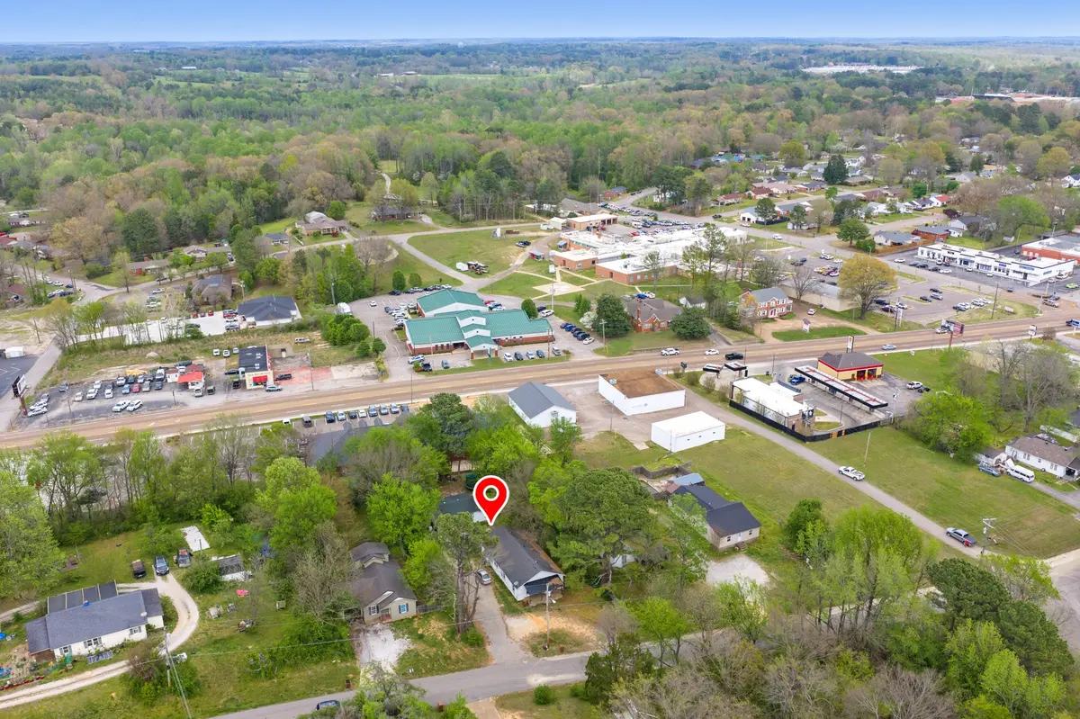 252 N Main St, Lexington, TN 38351