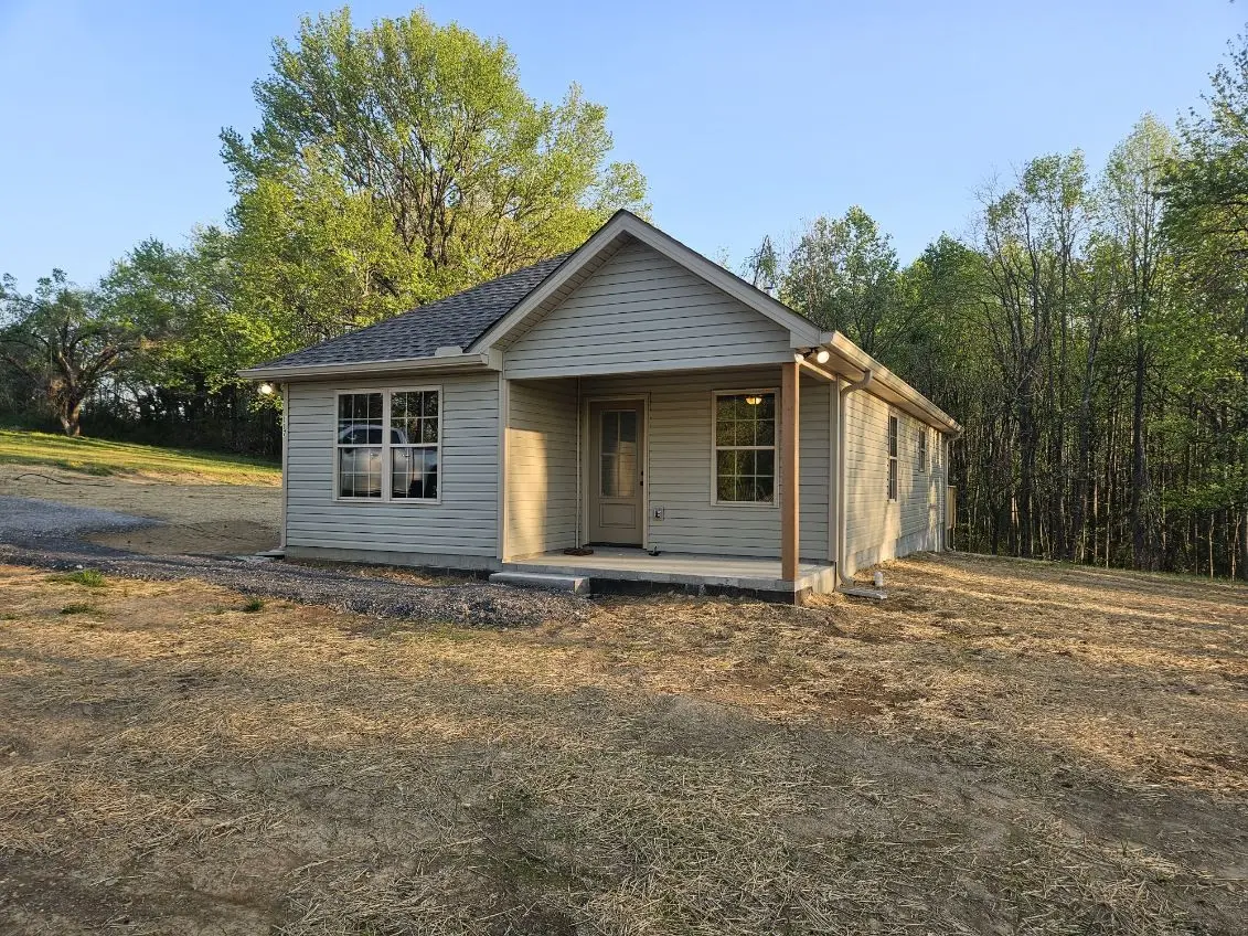 117 White Ln, Portland, TN 37148