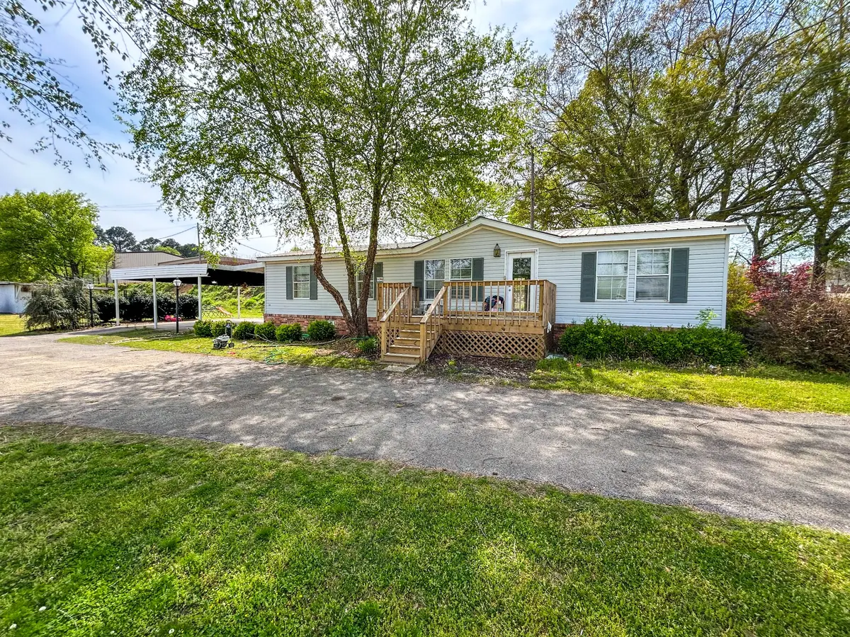 30996 Broad St, Bruceton, TN 38317