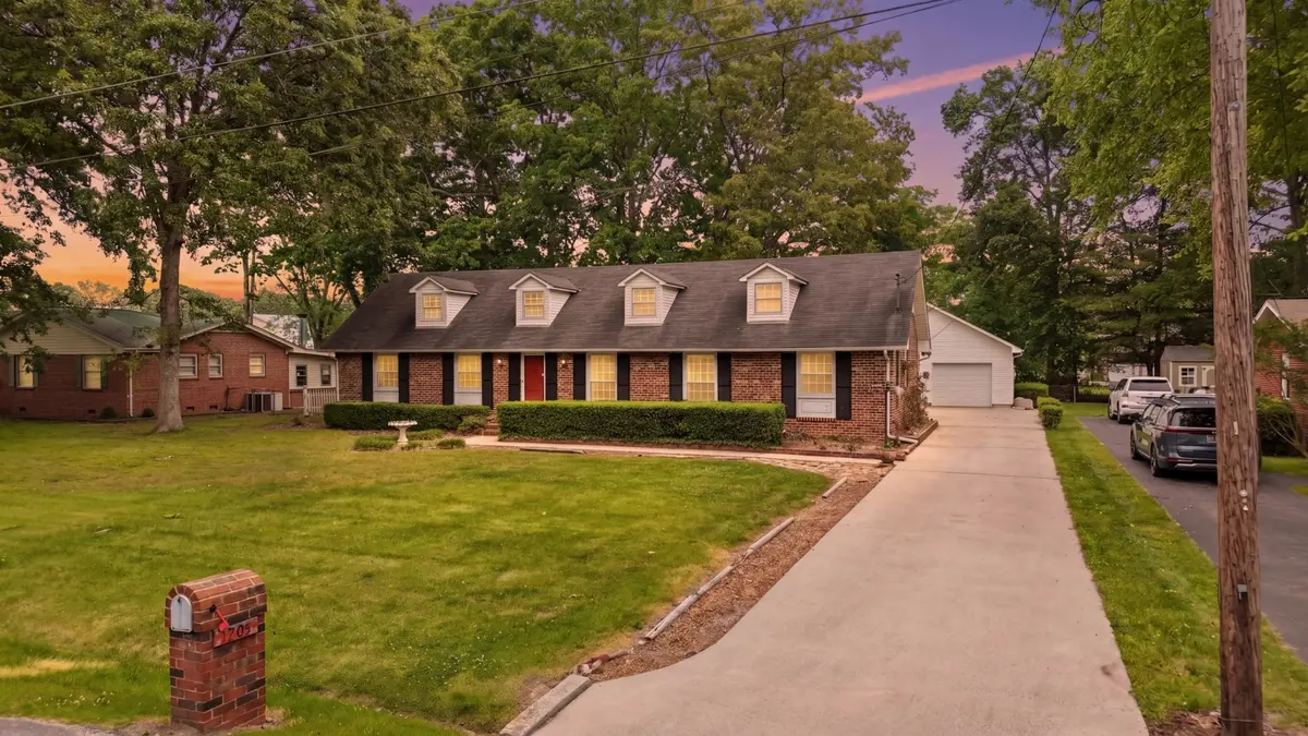 1205 Woodcrest Dr, Manchester, TN 37355