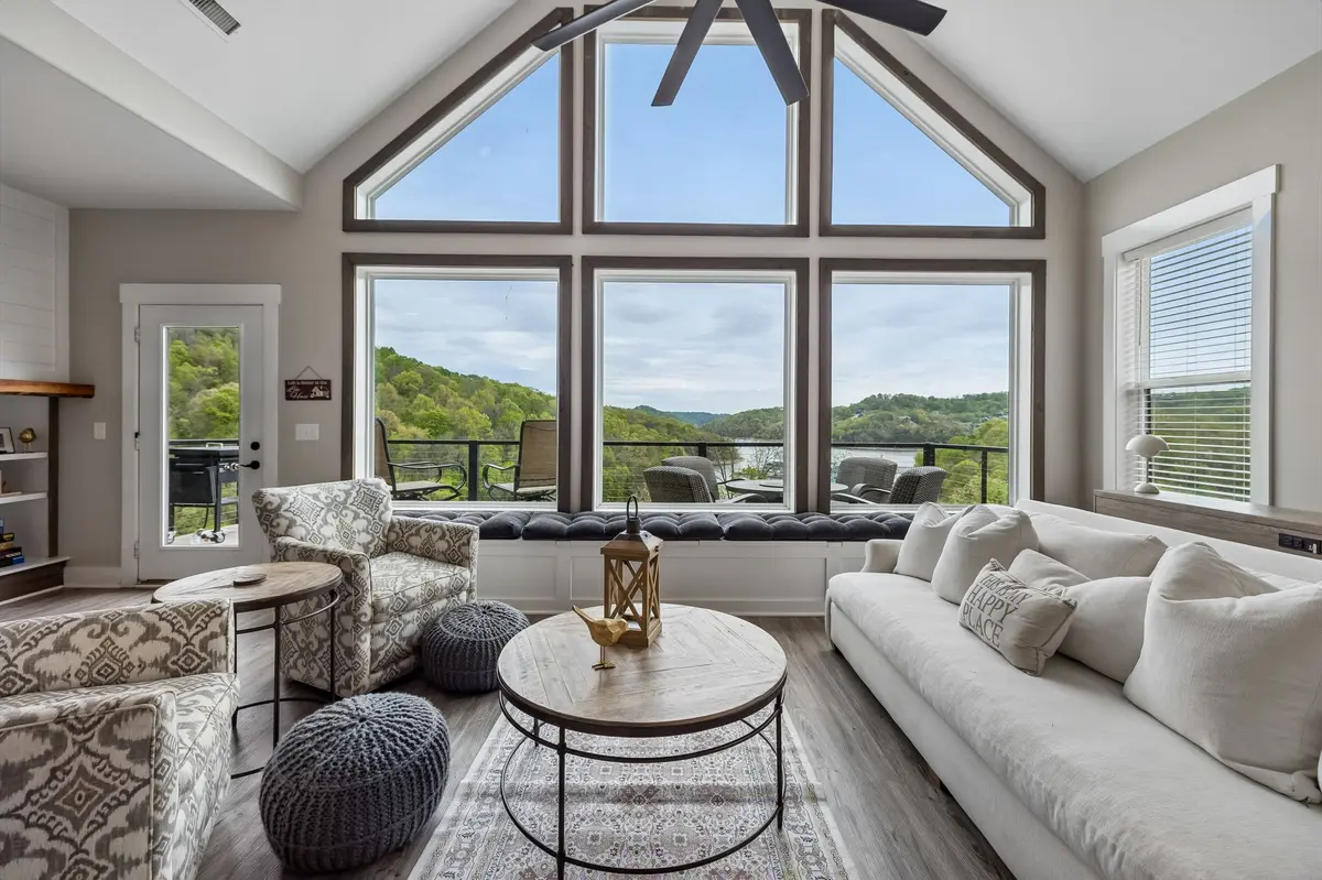 1010 Old Casey Cove Rd, Smithville, TN 37166