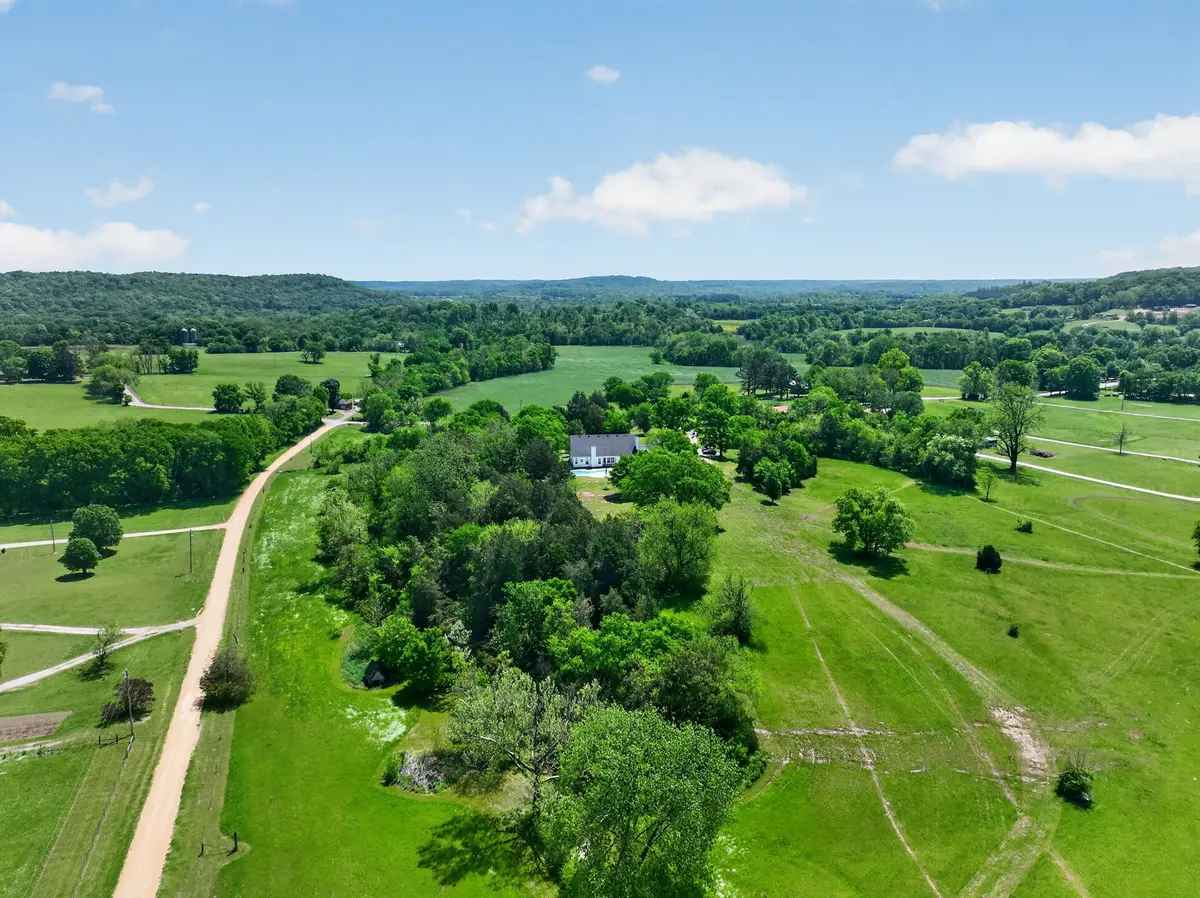 1641 Long Branch Ln, Mount Pleasant, TN 38474