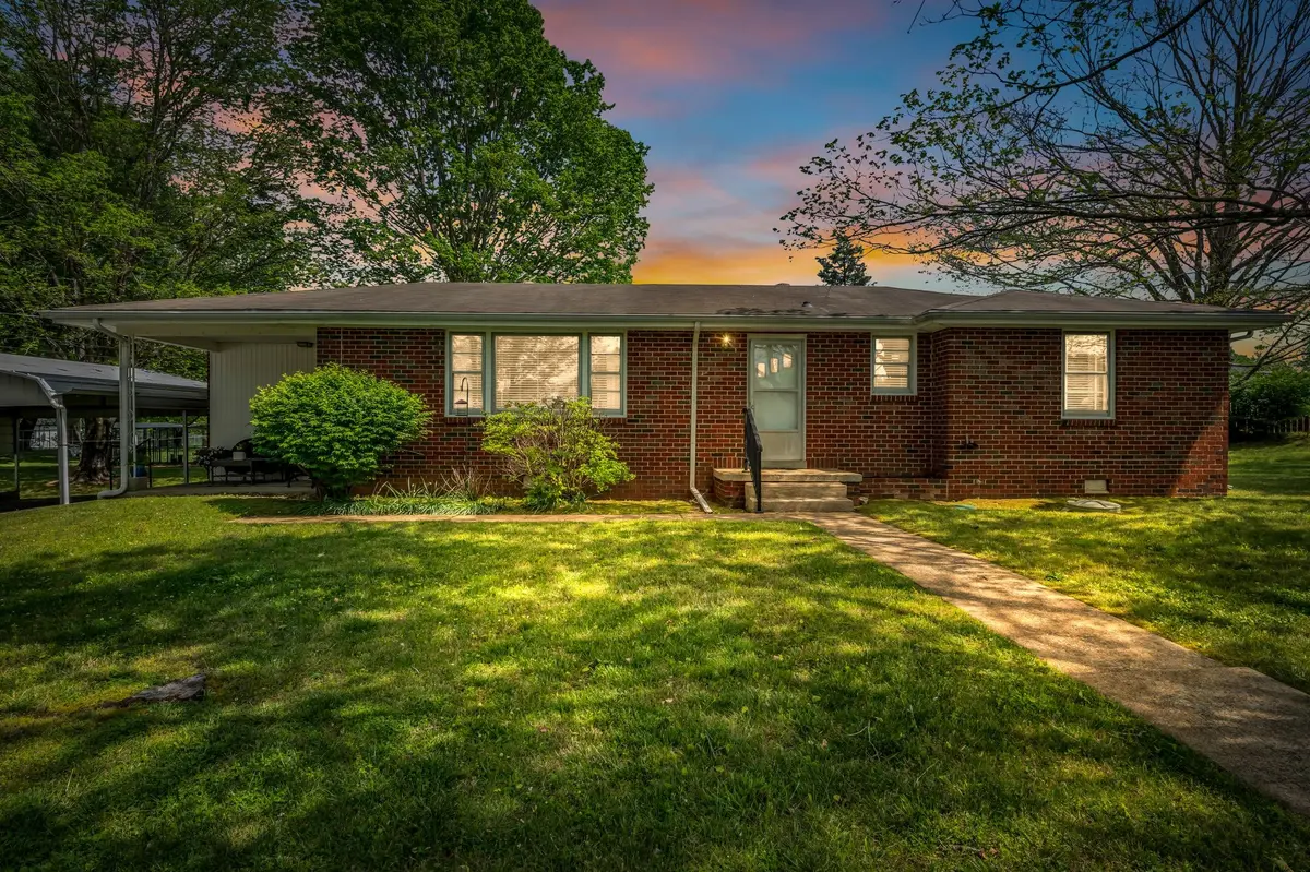 1006 Hershell St, Burns, TN 37029