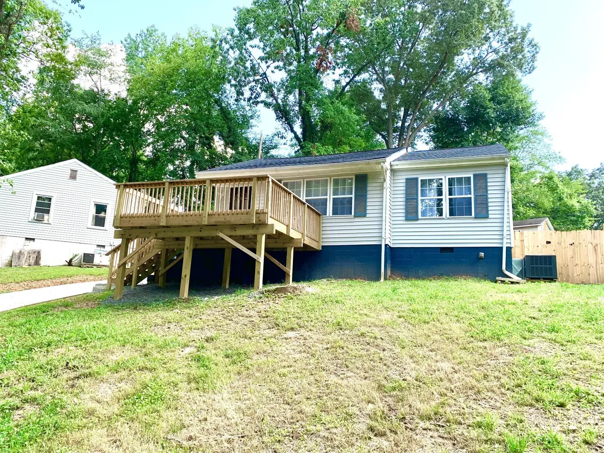 714 Woodlawn Dr, Clarksville, TN 37040