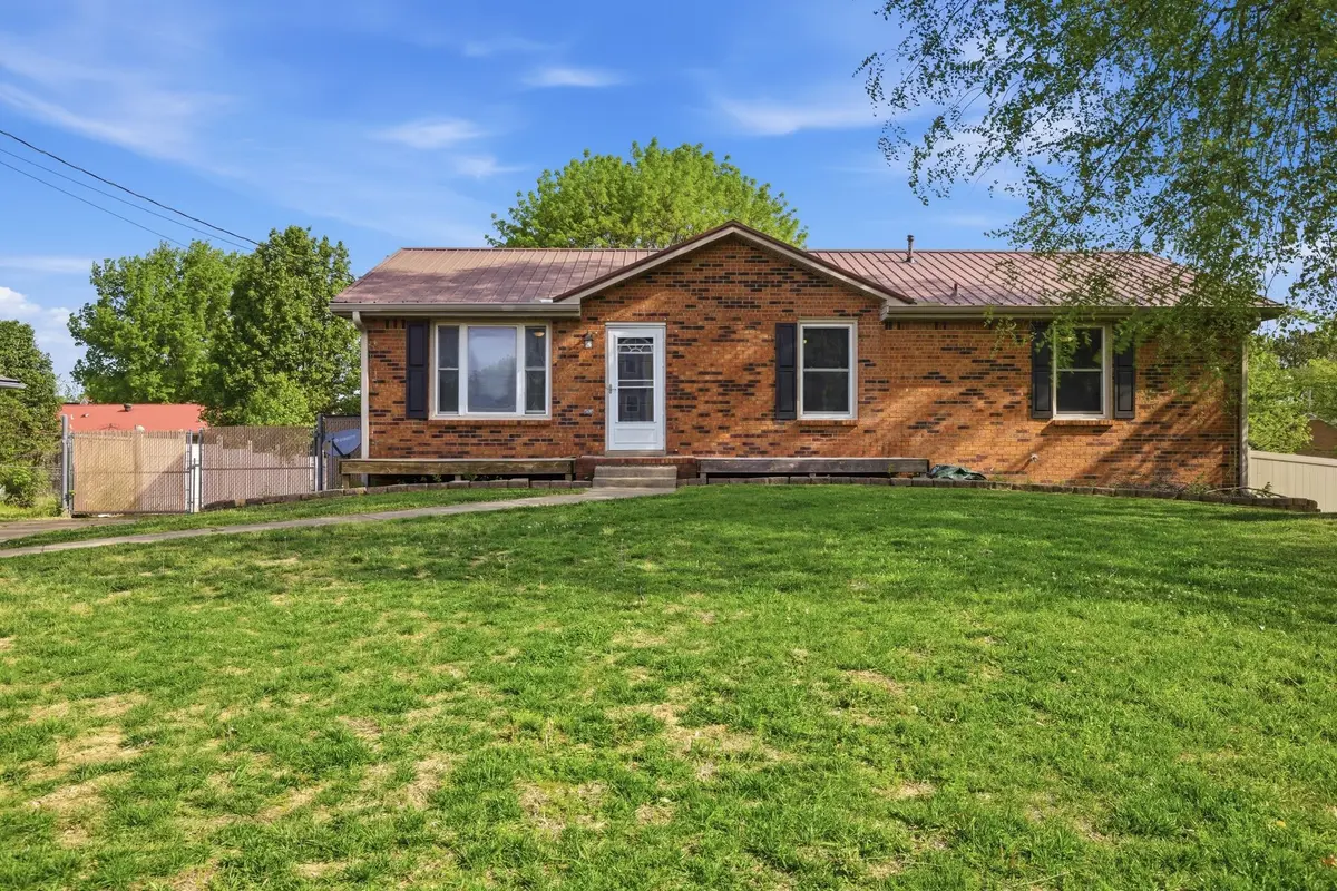 335 Cunningham Ln, Clarksville, TN 37042