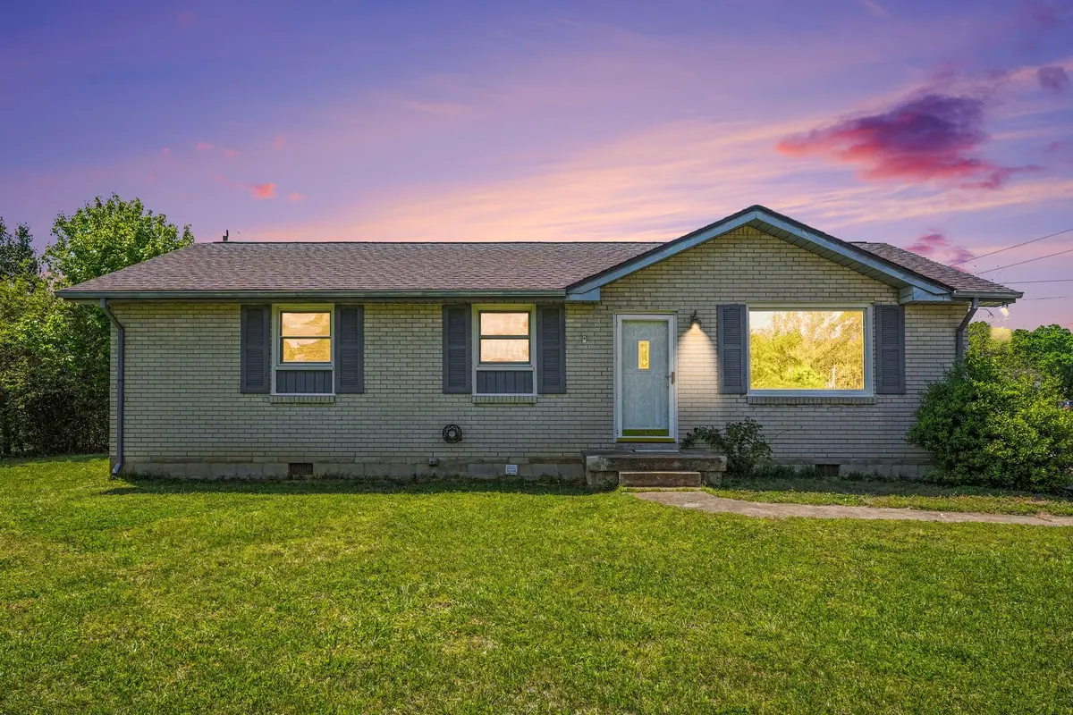 1404 Alton Dr, Pleasant View, TN 37146