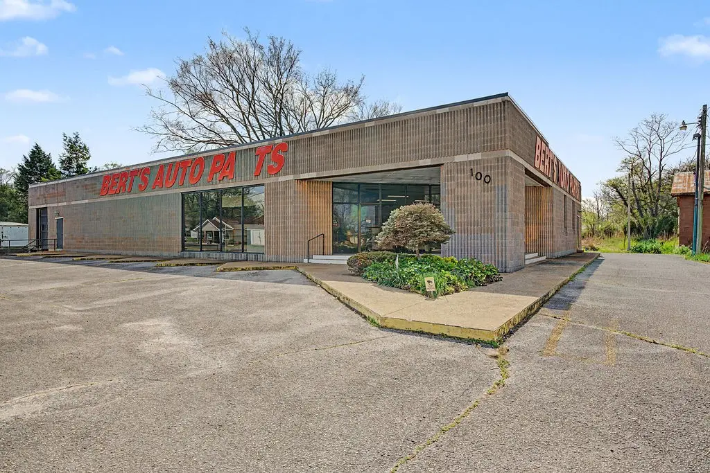 100 Hopkinsville St, Russellville, KY 42276