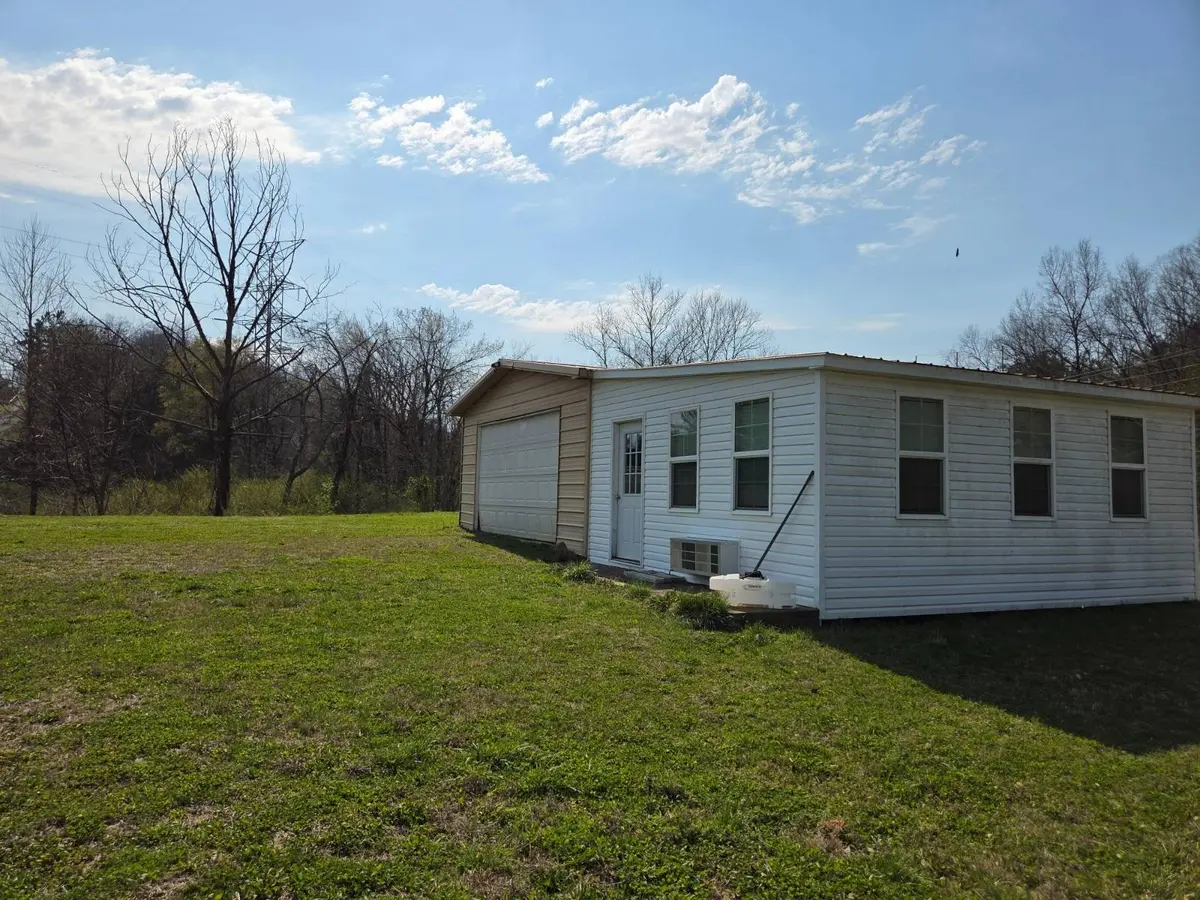 1269 Lawrenceburg Hwy, Waynesboro, TN 38485