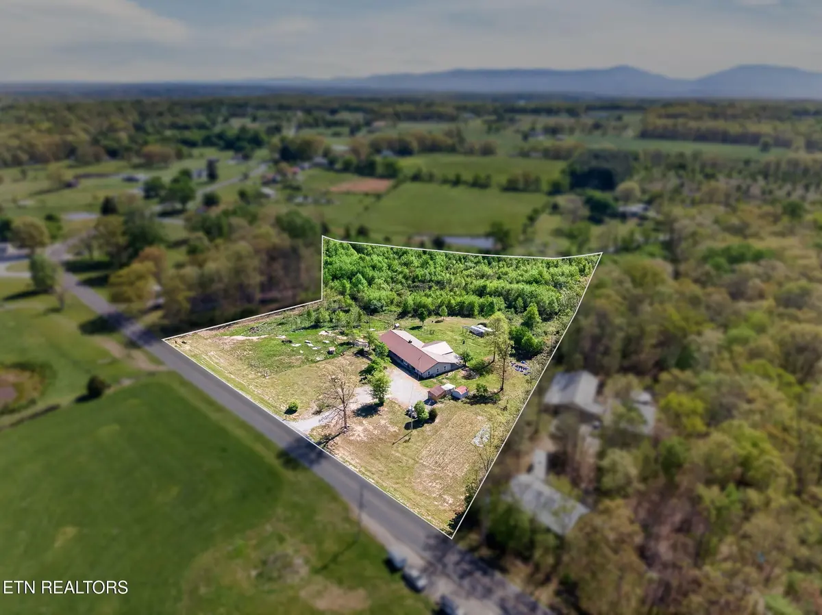 935 Brewer Rd, Crossville, TN 38572