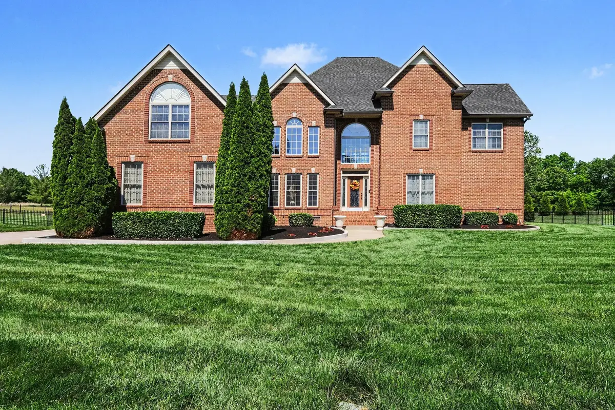 4147 Ironwood Dr, Greenbrier, TN 37073