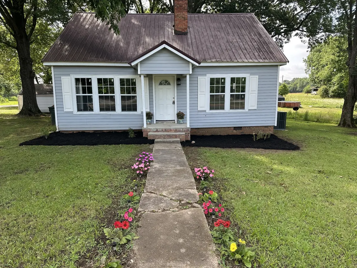 5800 Broad St #N, Trezevant, TN 38258