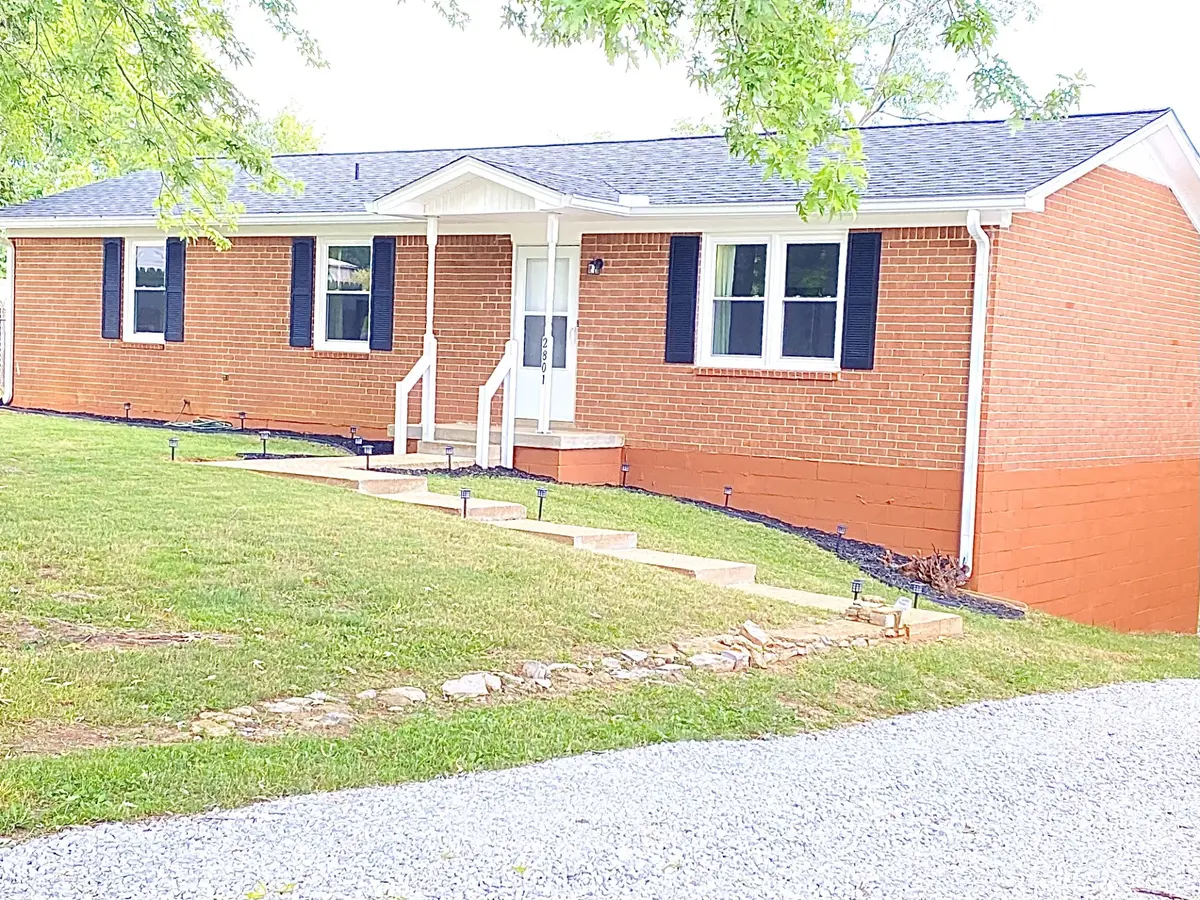 2801 Denham Ave, Columbia, TN 38401