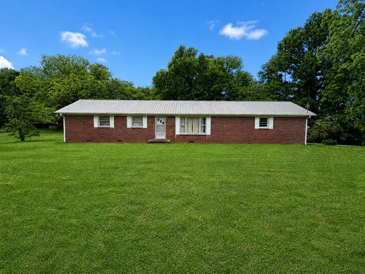 955 Rocky Rd, Pulaski, TN 38478