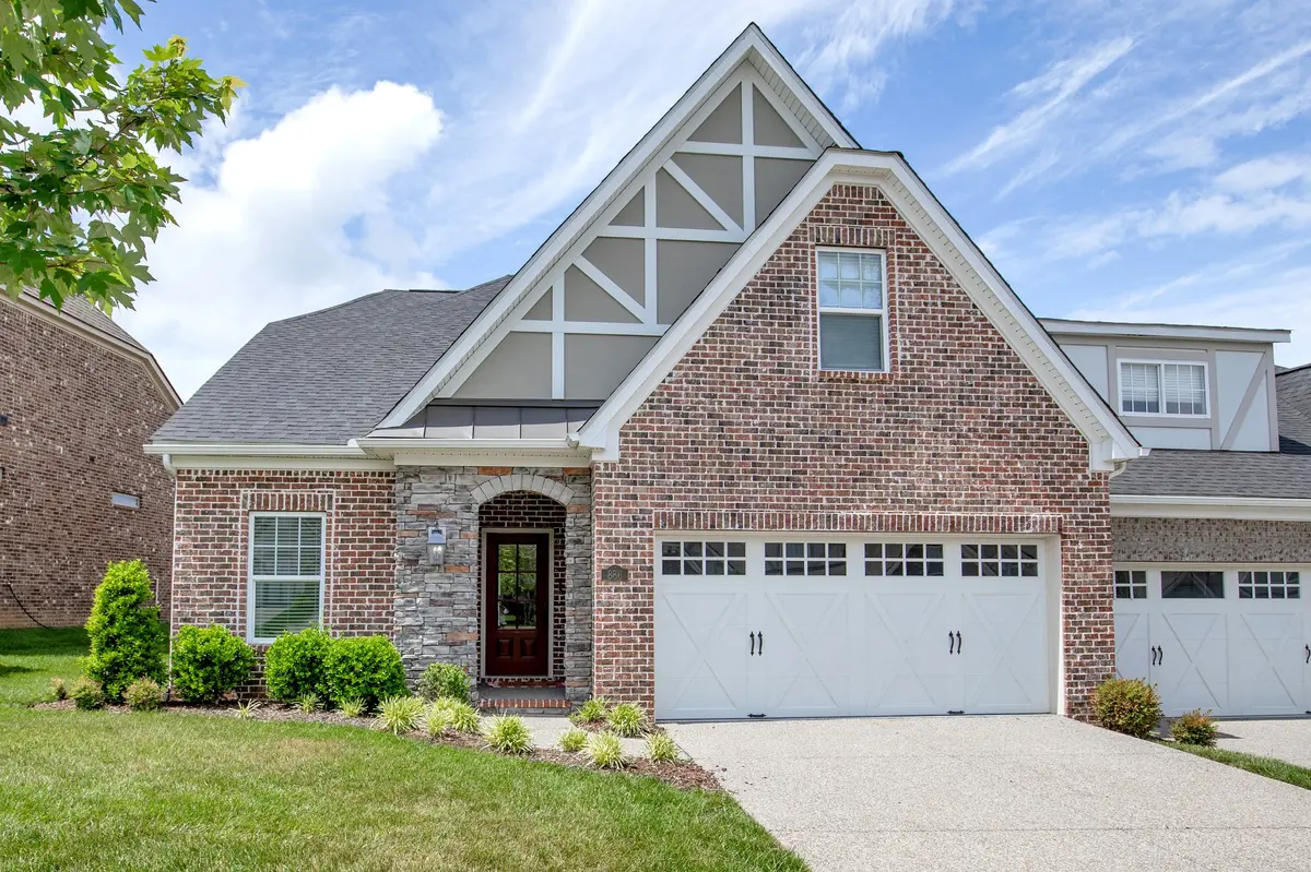886 Cherry Grove Dr, Hendersonville, TN 37075