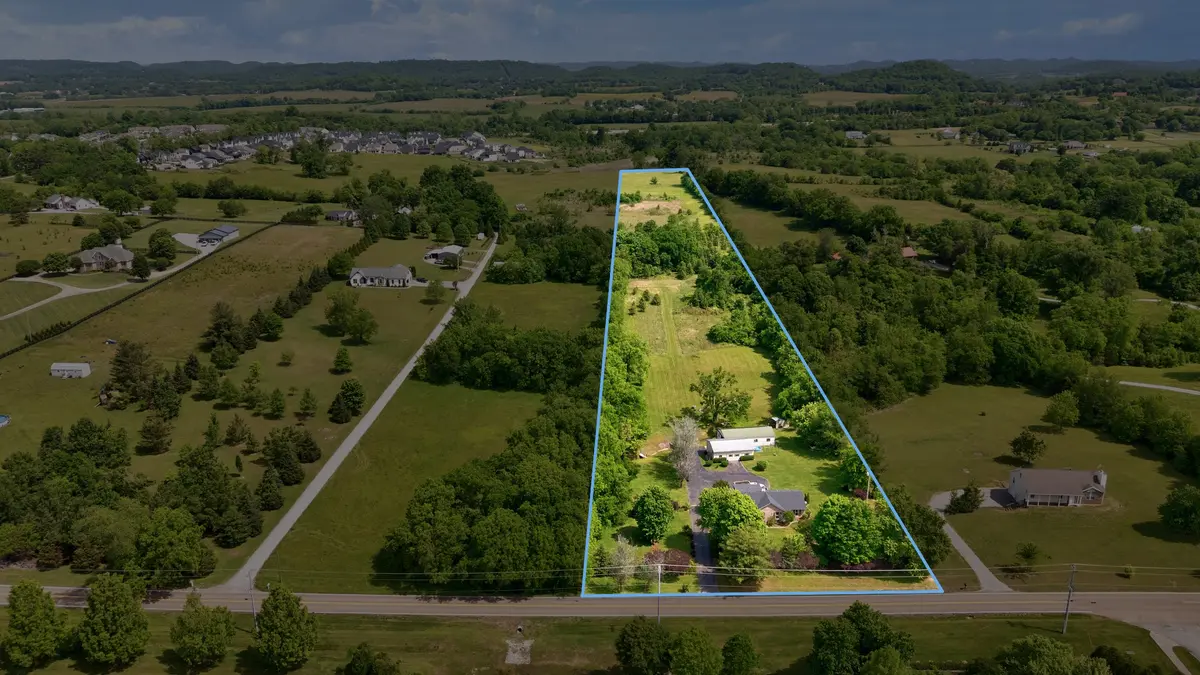2740 Critz Ln, Thompsons Station, TN 37179