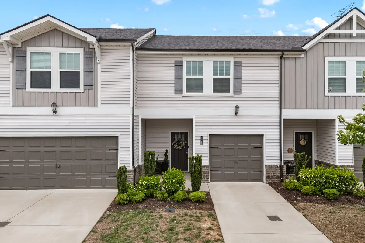 1211 W End Station Dr, Lebanon, TN 37087