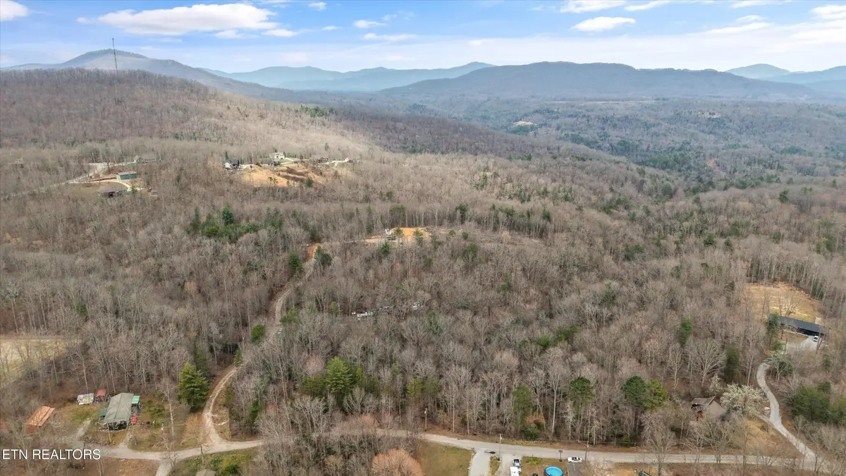 222 Heritage Hills Rd, Harriman, TN 37748