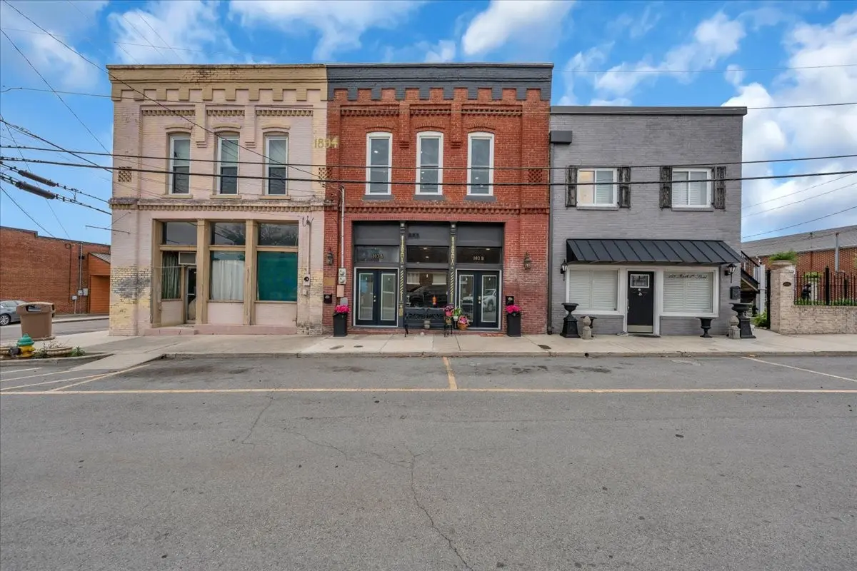 103 N 4th St, Smithville, TN 37166