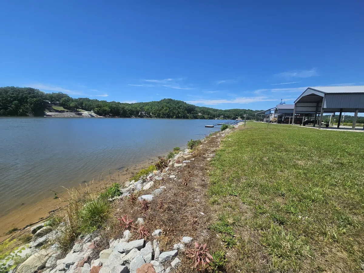 1685 Hardin Bottom River Rd, Clifton, TN 38425
