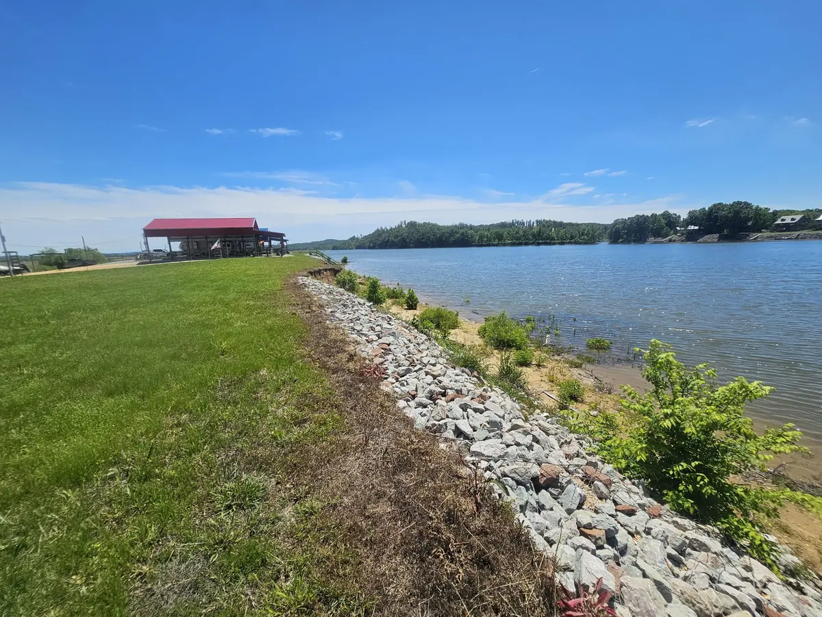 1695 Hardin Bottom River Rd, Clifton, TN 38425
