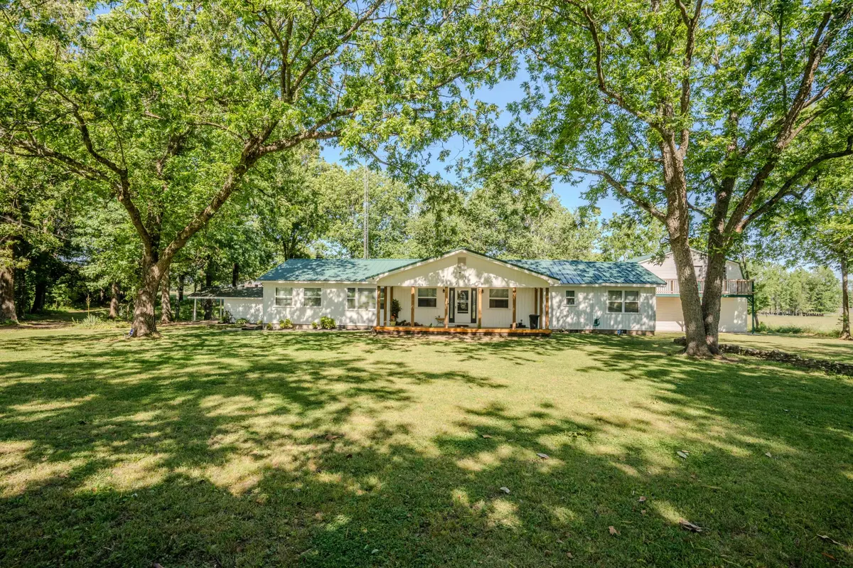 5780 Berry Rd, Cypress Inn, TN 38452