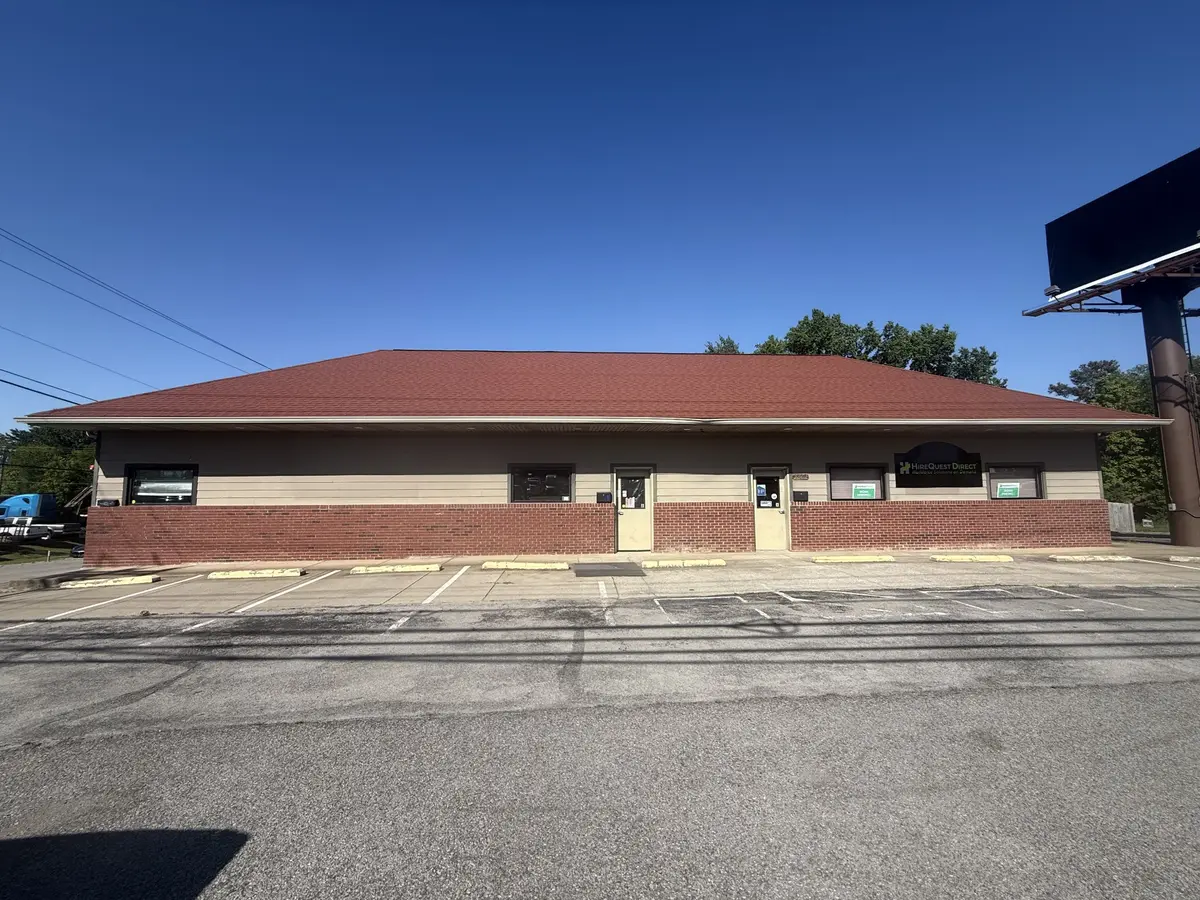 1301 Fort Campbell Blvd #B, Clarksville, TN 37042