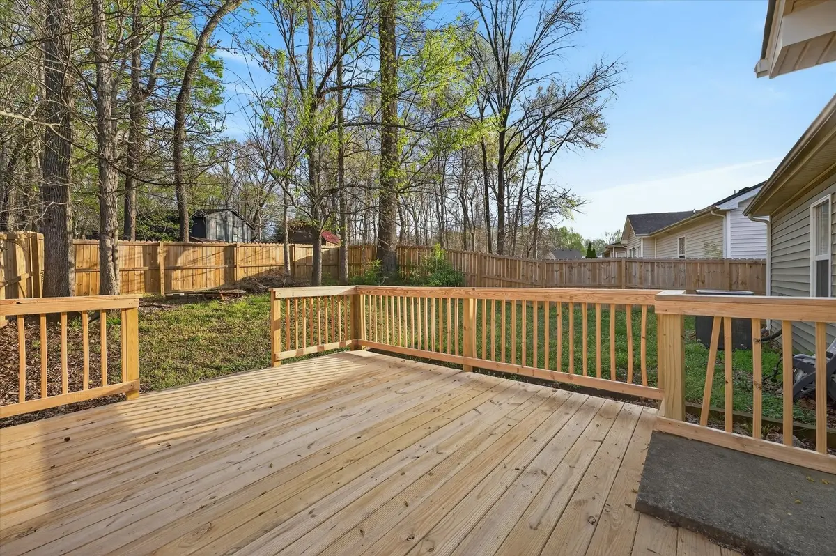 631 Hidden Valley Dr, Clarksville, TN 37040