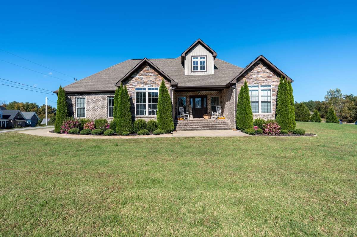 562 Double Eagle Dr, Summertown, TN 38483