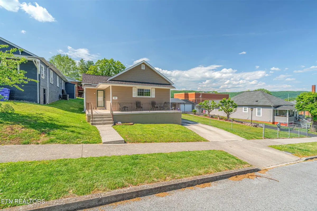 905 Cumberland St, Harriman, TN 37748