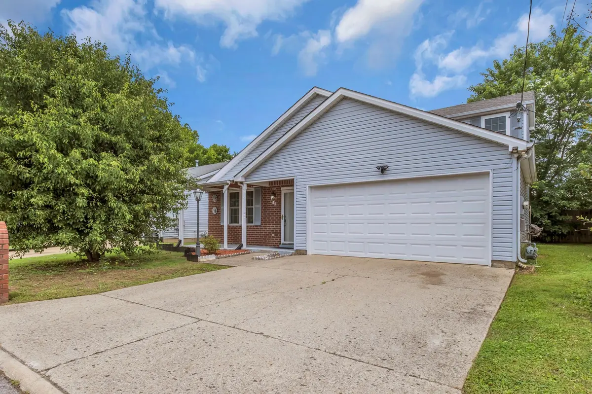 99 Edgehill Ln, Hendersonville, TN 37075