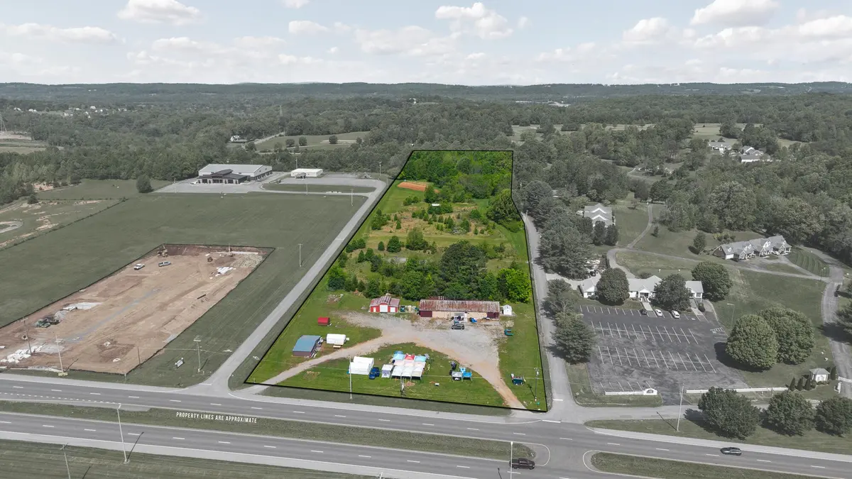 1114 Congress Parkway #S, Athens, TN 37303