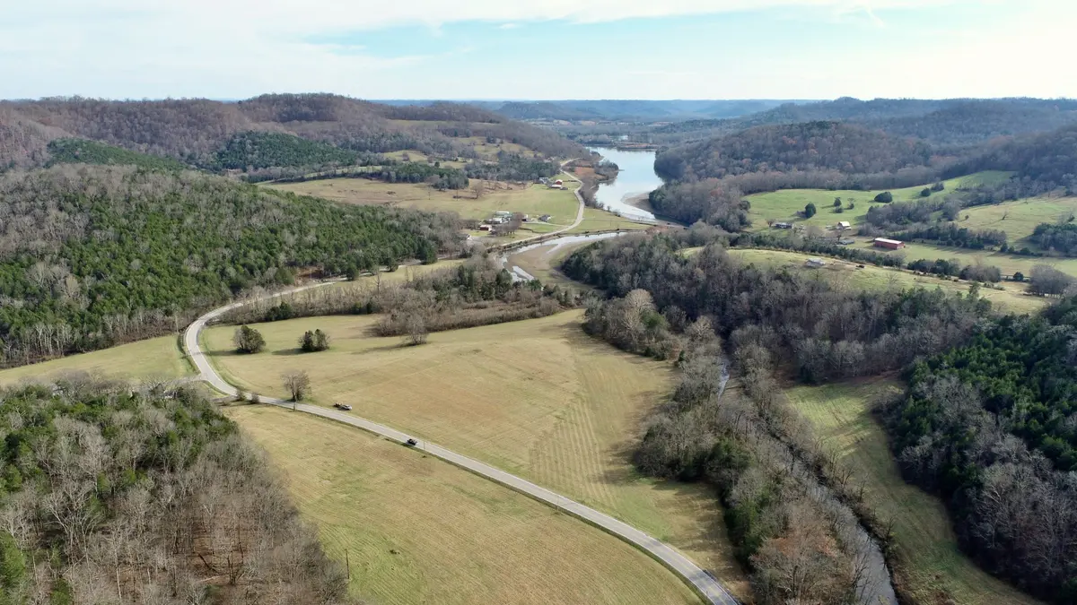 939 Wartrace Hwy, Pleasant Shade, TN 37145