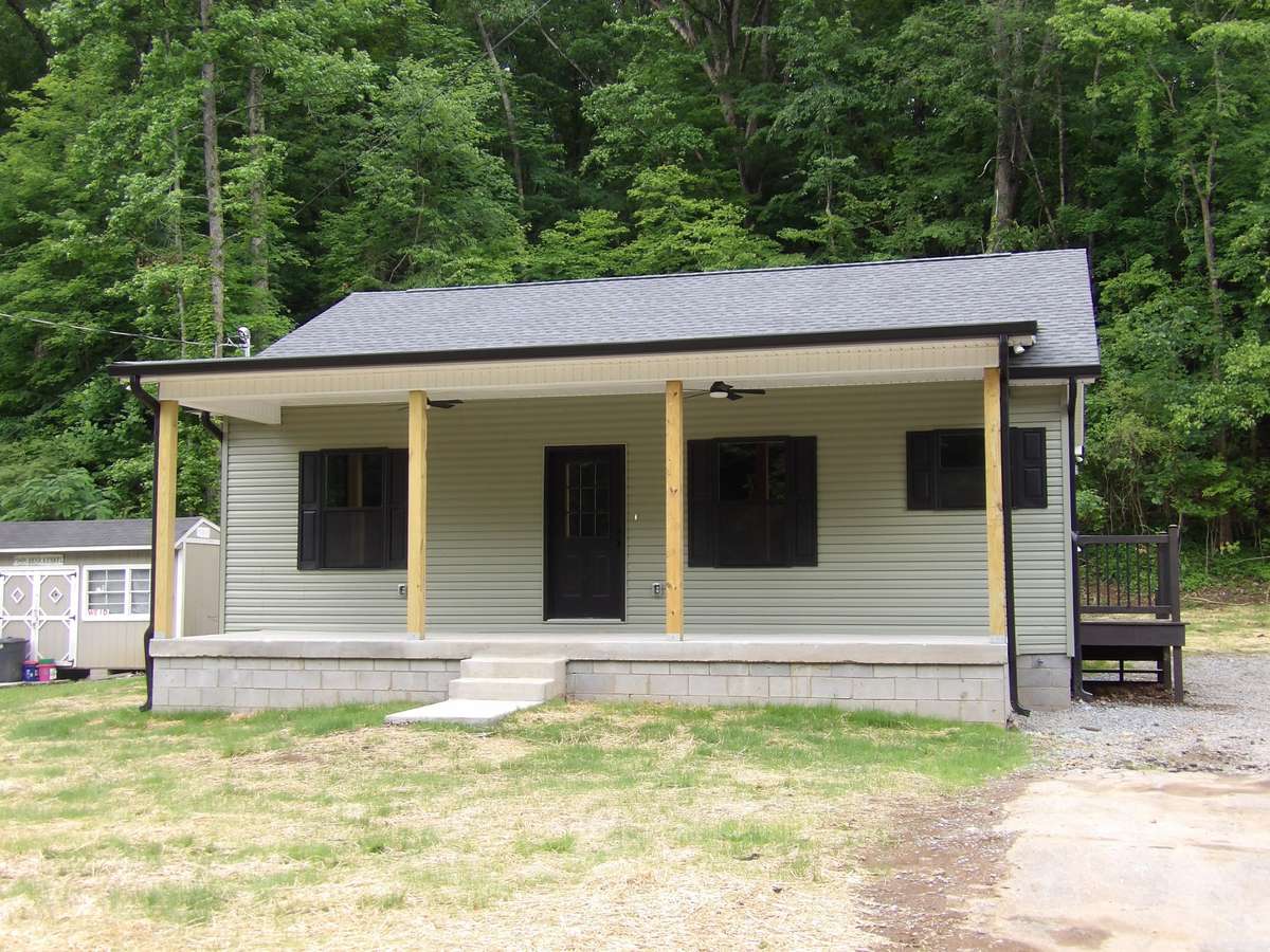 302 W Richland Ave, Waverly, TN 37185