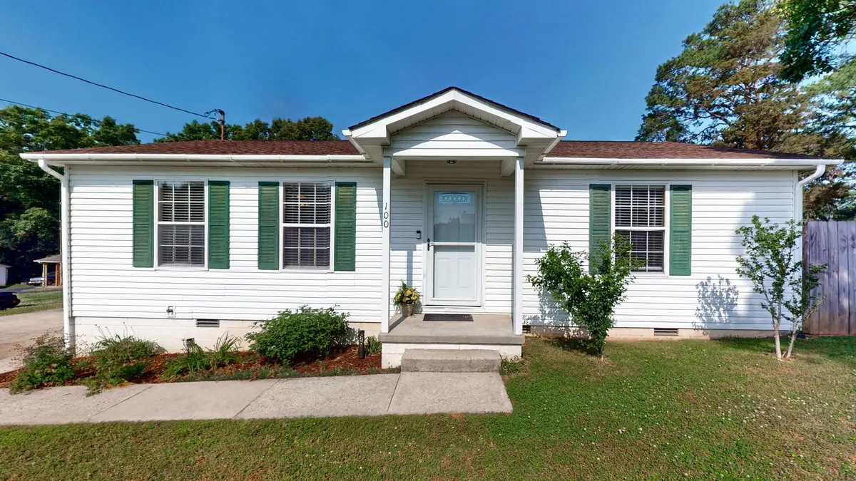 100 Waggoner St, Decherd, TN 37324