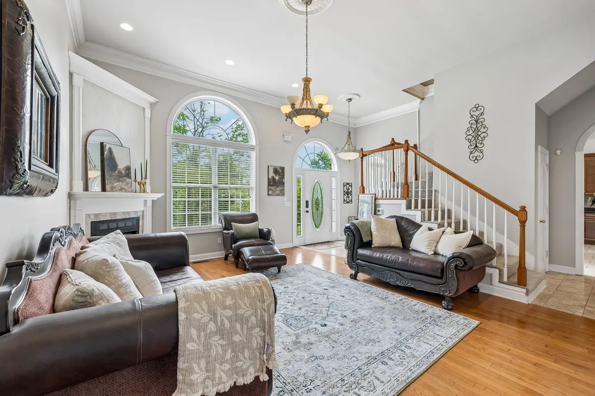 3841 Stevens Ln, Nashville, TN 37218