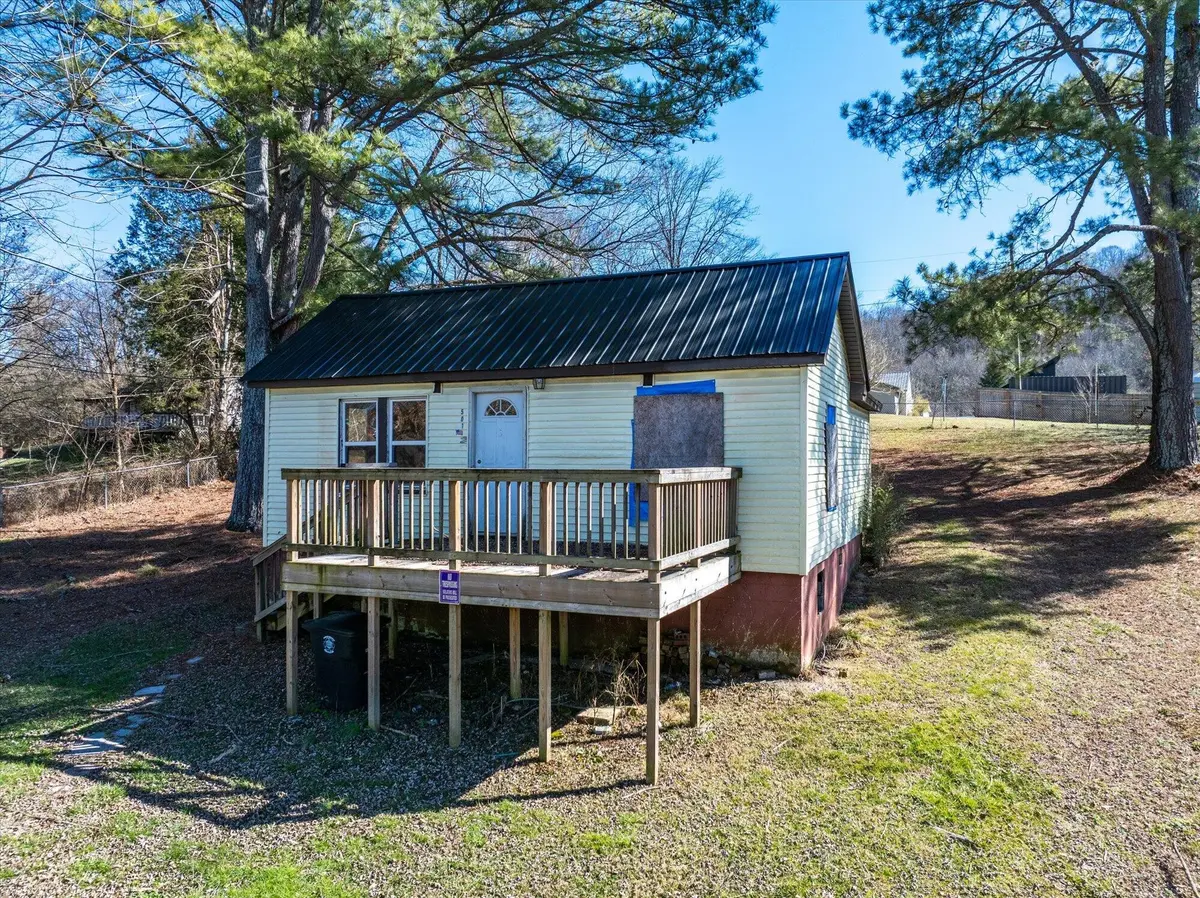 501 Central Avenue, Athens, TN 37303