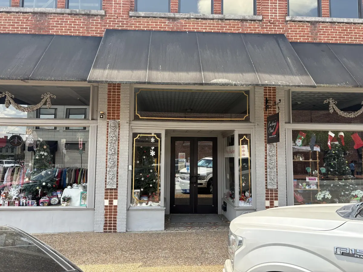 102 N White Street, Athens, TN 37303