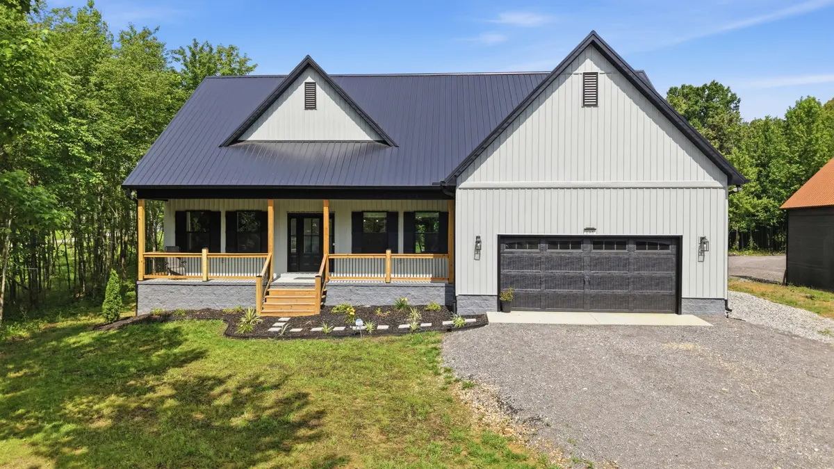 698 Dearman St, Smithville, TN 37166