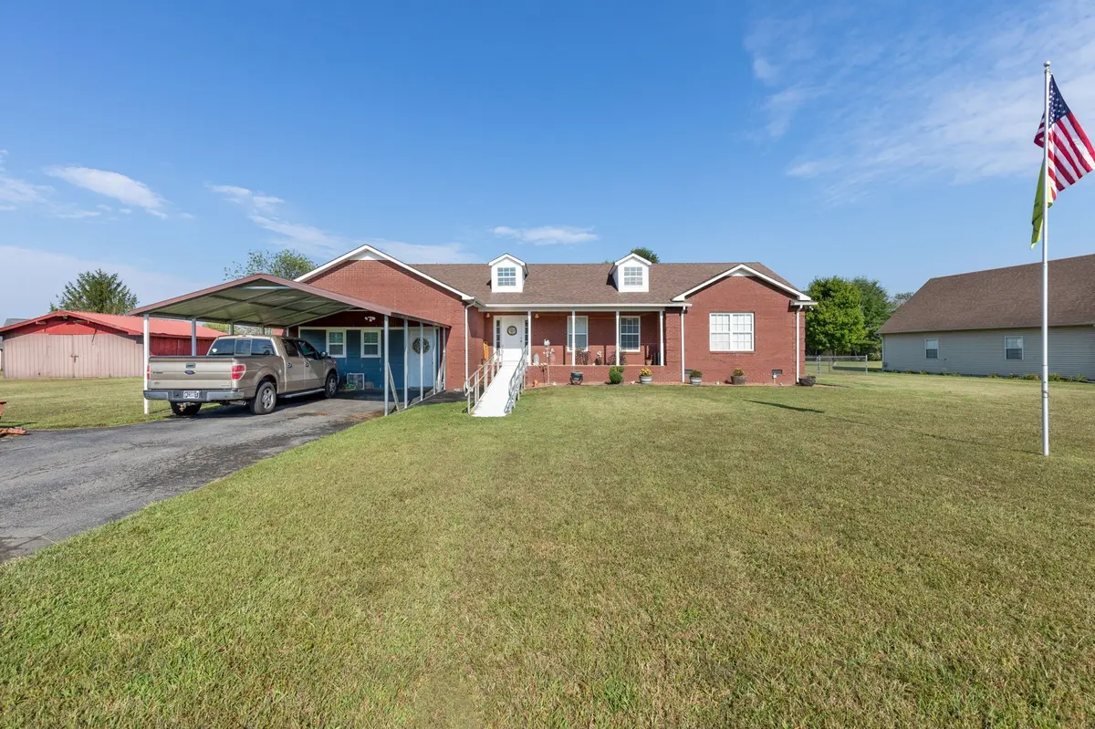 493 Maple Springs Rd, Manchester, TN 37355