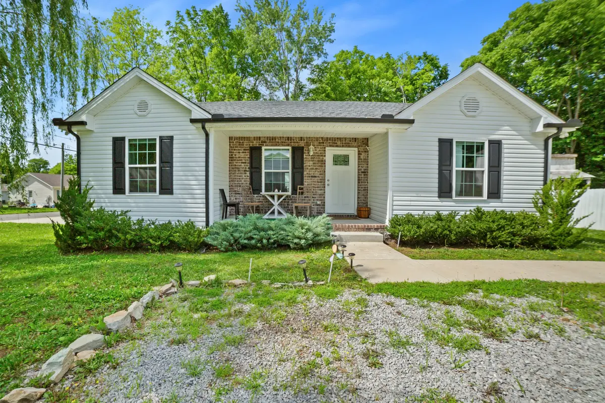 1804 Park St, Springfield, TN 37172
