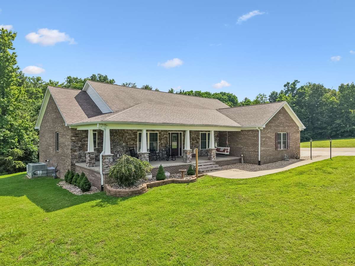 1421 Oakmont Cir, Centerville, TN 37033