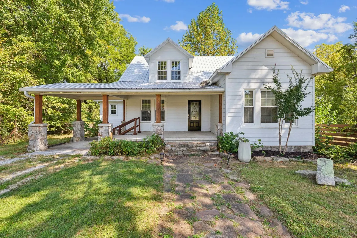 831 3rd St, Tracy City, TN 37387