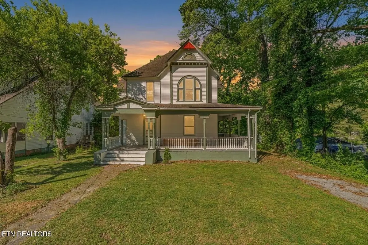 419 W Rockwood St, Rockwood, TN 37854