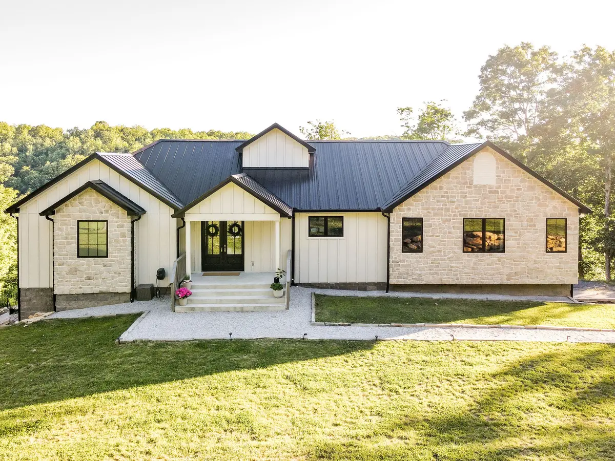 1058 Paiute Trl, Pegram, TN 37143